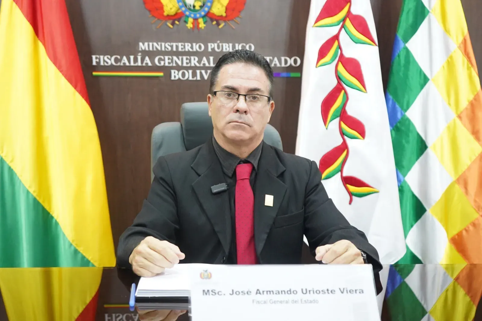 FISCALÍA INVESTIGA UN ASESINATO EN SANTA CRUZ Y HALLA UN ARSENAL Y DINERO EN UN DOMICILIO VINCULADO AL CASO