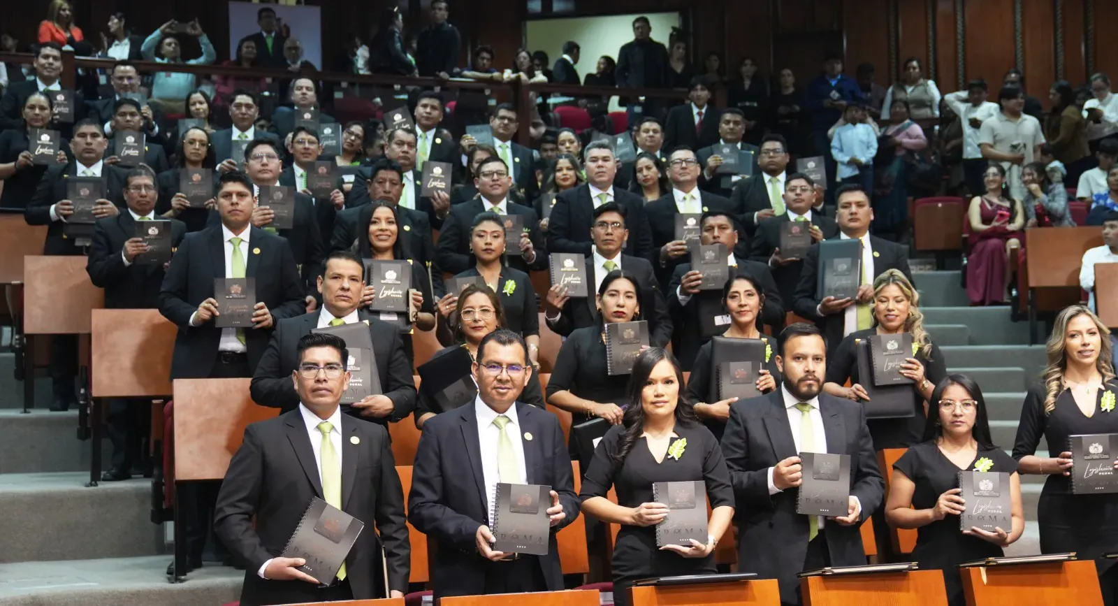 FISCAL GENERAL ENTREGA TÍTULOS A 45 NUEVOS FISCALES DE CARRERA Y LOS CONVOCA A SERVIR A LA SOCIEDAD CON ÉTICA, VALENTÍA Y VOCACIÓN