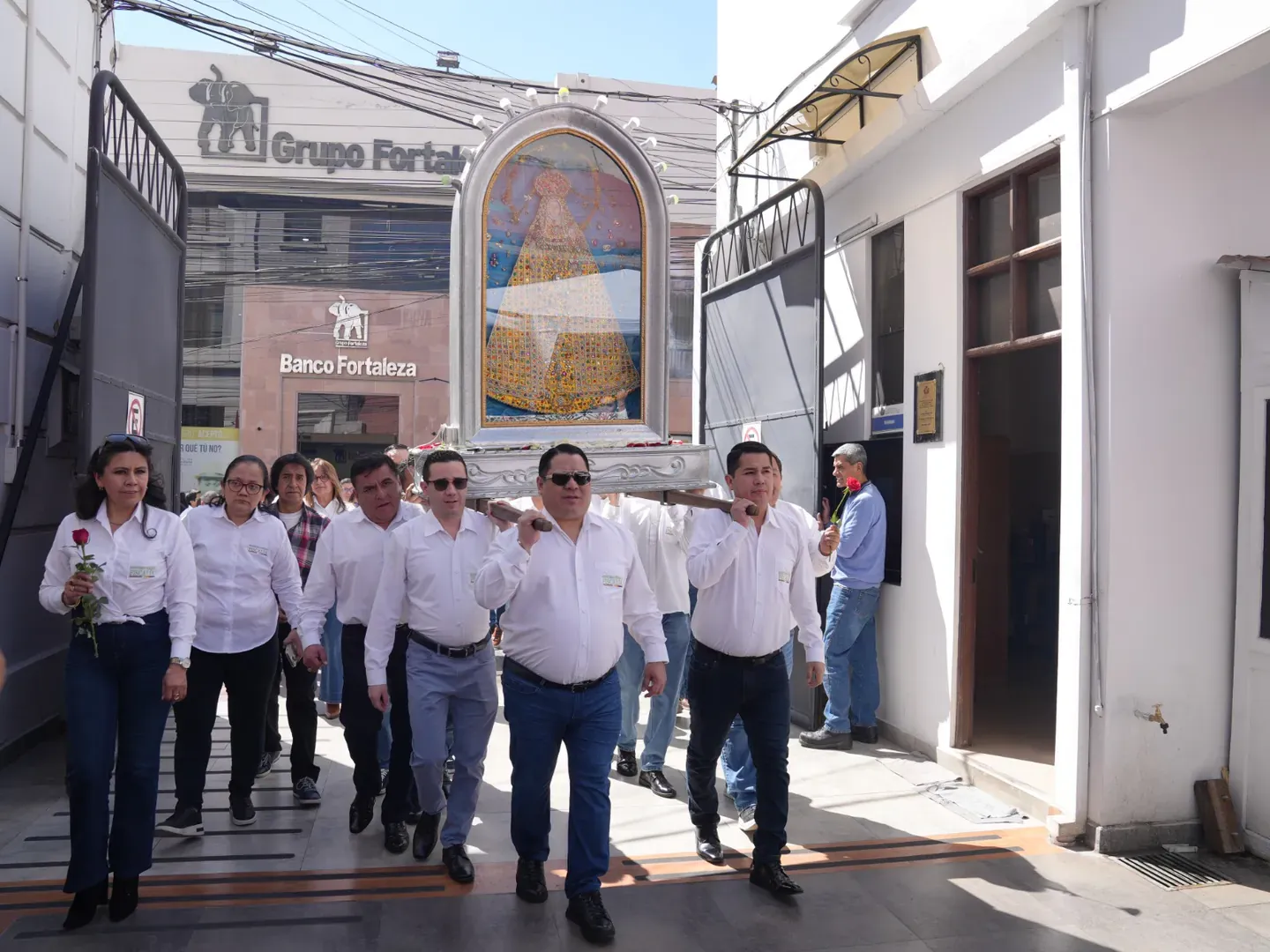 FISCALÍA GENERAL VIVE UNA JORNADA DE FE CON LA VISITA DE LA IMAGEN DE LA VIRGEN DE GUADALUPE, PATRONA DE CHUQUISACA