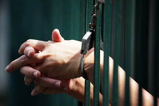 FISCALÍA: DOS SUJETOS SON SENTENCIADOS A 30 Y 20 AÑOS DE PRISIÓN POR FEMINICIDIO Y FEMINICIDIO EN GRADO DE TENTATIVA EN TARIJA