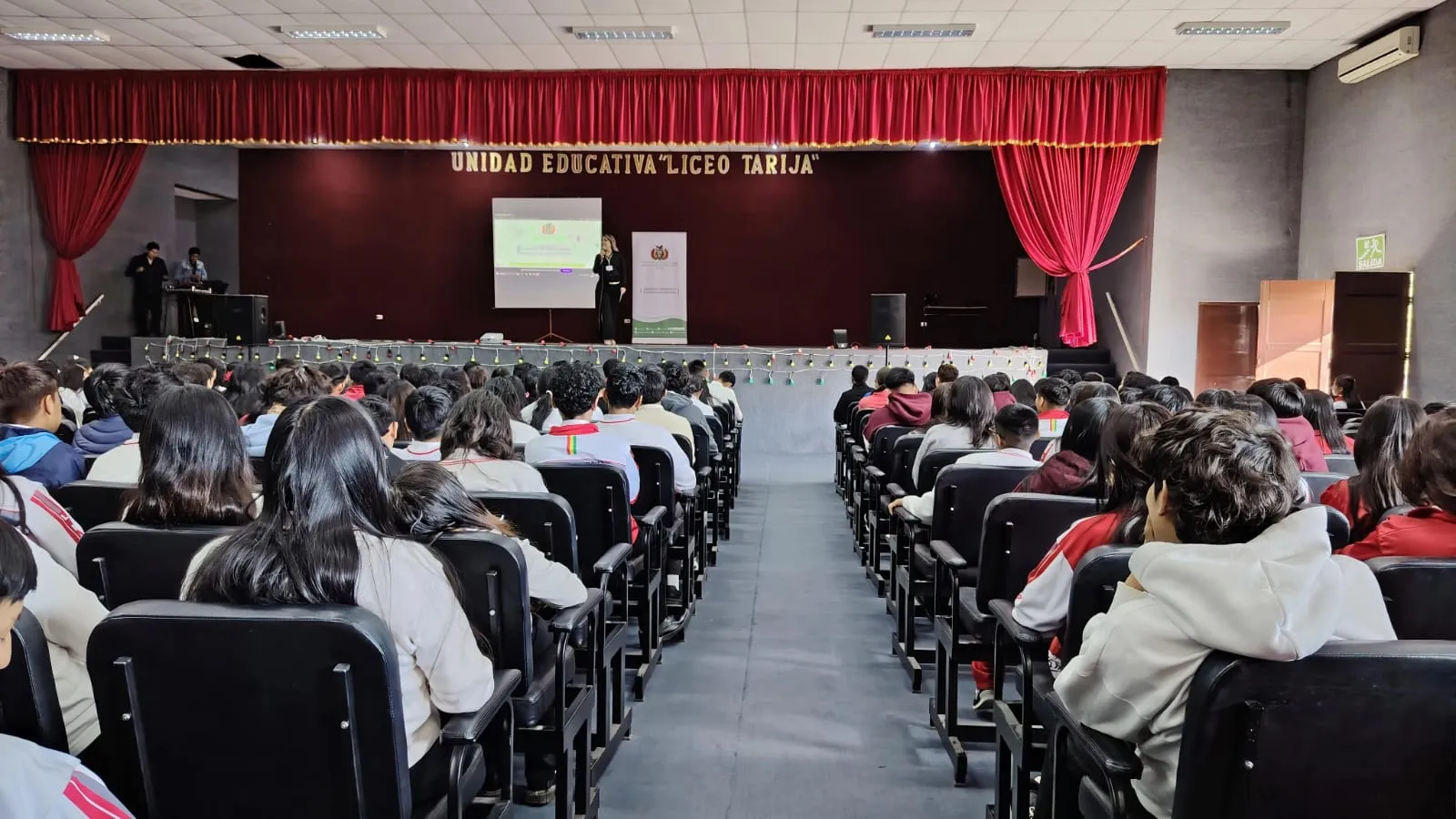 FISCALÍA SOCIALIZÓ LA LEY N° 1636 PARA LA PROTECCIÓN DE LA INTEGRIDAD SEXUAL DE NIÑAS, NIÑOS O ADOLESCENTES EN ENTORNOS DIGITALES A ESTUDIANTES DE LA UNIDAD EDUCATIVA LICEO TARIJA
