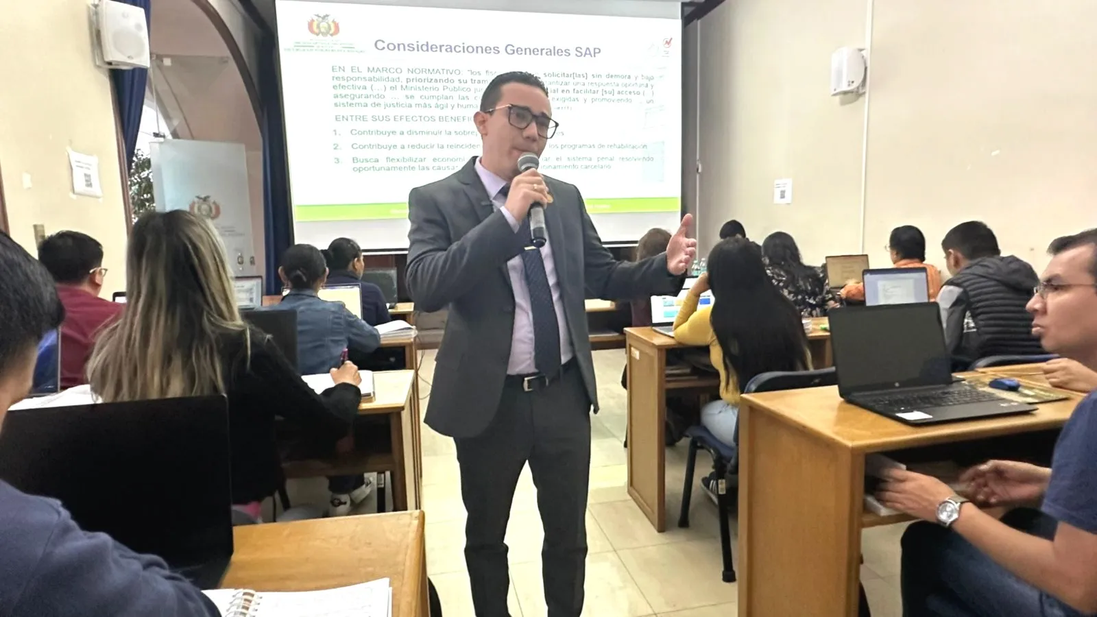 FORMACIÓN DE FISCALES A DEDICACIÓN EXCLUSIVA: CURSANTES DEL 8VO PROGRAMA RECIBEN CAPACITACIÓN EN SALIDAS ALTERNATIVAS EN DOMINGO