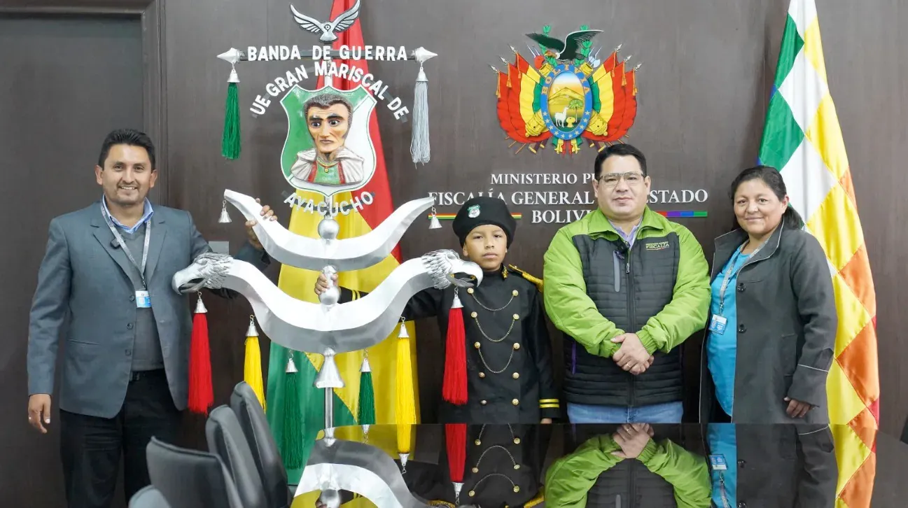 FISCAL GENERAL HONRA A LA NIÑEZ BOLIVIANA CON INICIO DE ENTREGA DE REGALOS A VÍSPERAS DEL 12 DE ABRIL