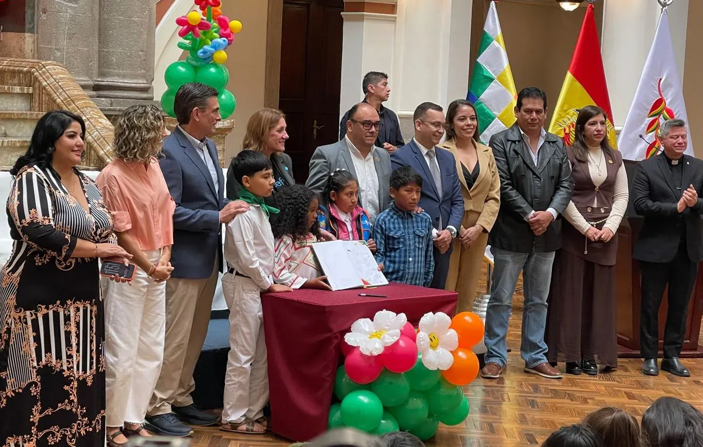 FISCALÍA GENERAL ENTREGA AL PRESIDENTE DEL ESTADO LA PROPUESTA DE REGLAMENTACIÓN DE LA LEY N° 1636 PARA FORTALECER SU IMPLEMENTACIÓN