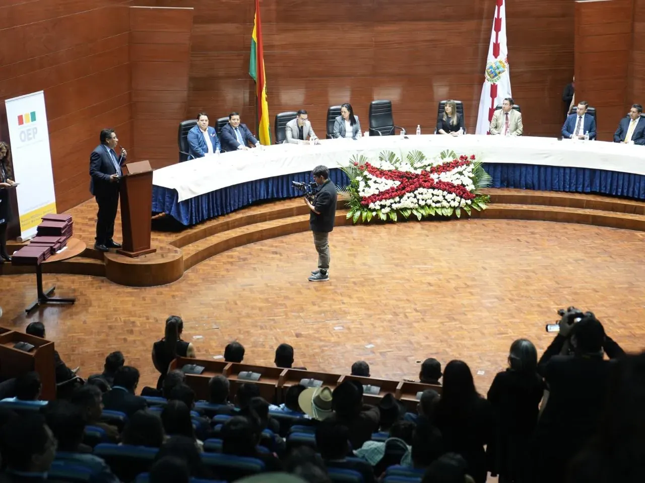 FISCAL GENERAL DEL ESTADO PRESENCIÓ LA ENTREGA DE CREDENCIALES A AUTORIDADES ELECTAS DE CHUQUISACA
